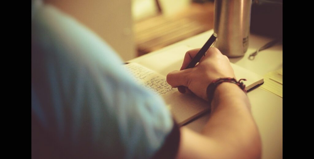 ¿Qué es la sinestesia y cómo usarla en tu escritura?
